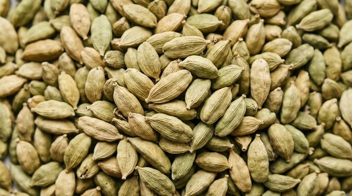 Green cardamom pods", title: "Cardamon